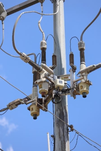 A photo of a recloser